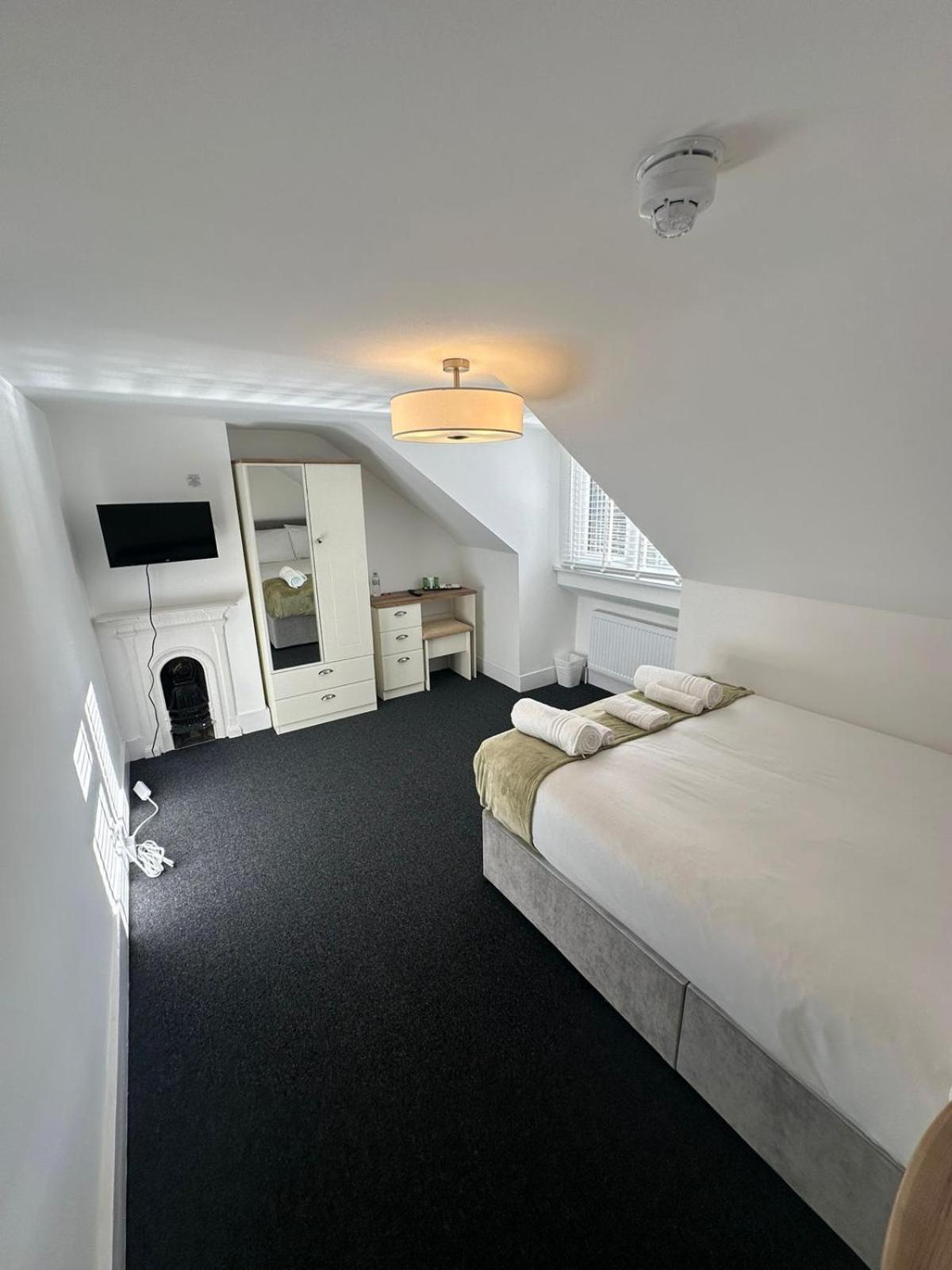 Cambridge Central Rooms - Tas Accommodations Экстерьер фото