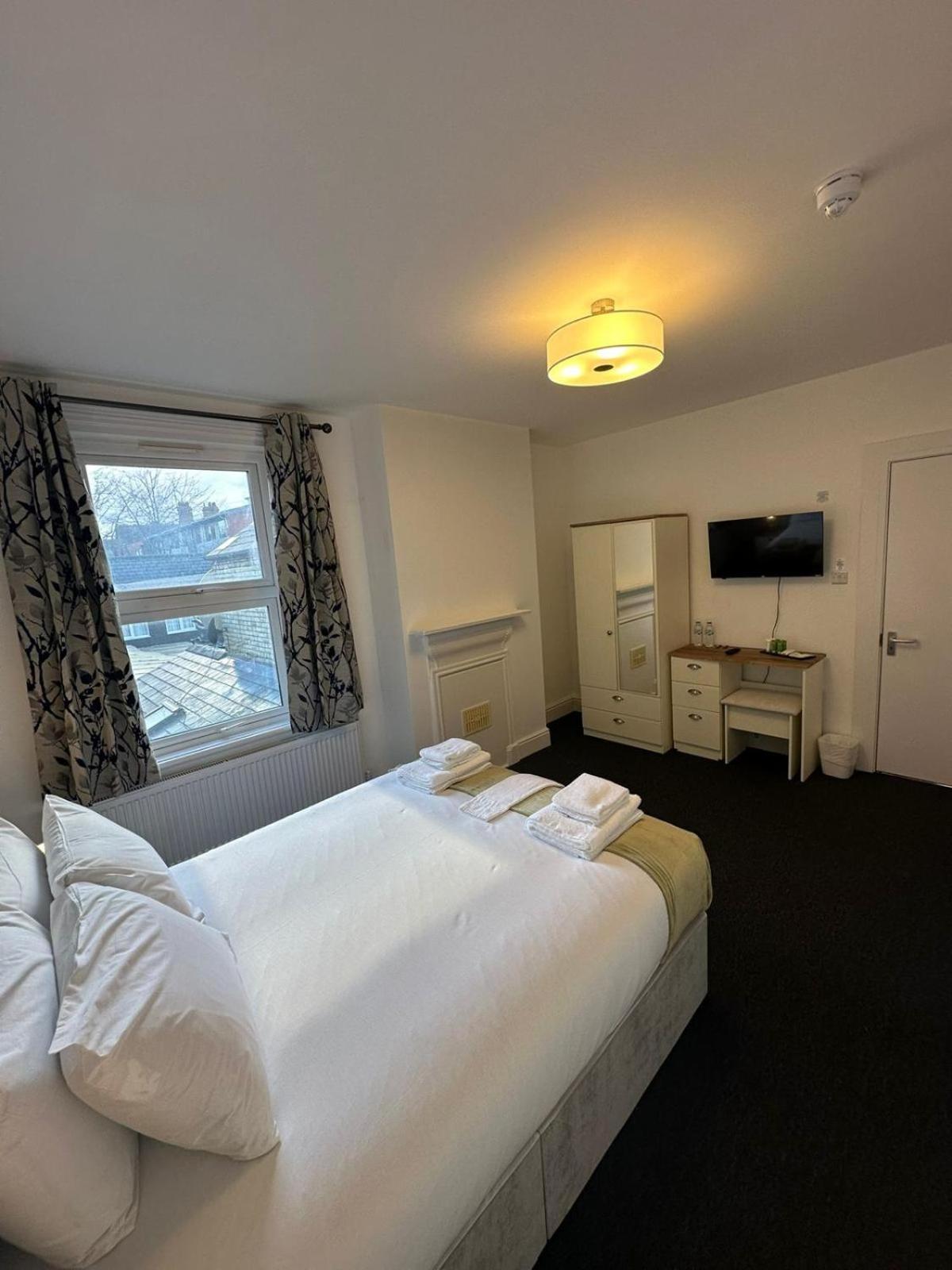 Cambridge Central Rooms - Tas Accommodations Экстерьер фото