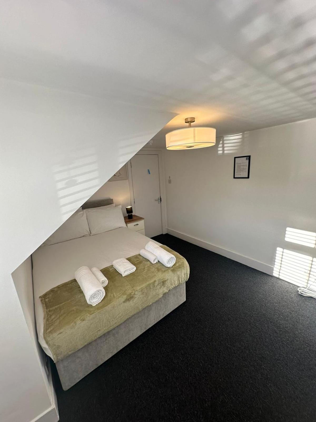 Cambridge Central Rooms - Tas Accommodations Экстерьер фото