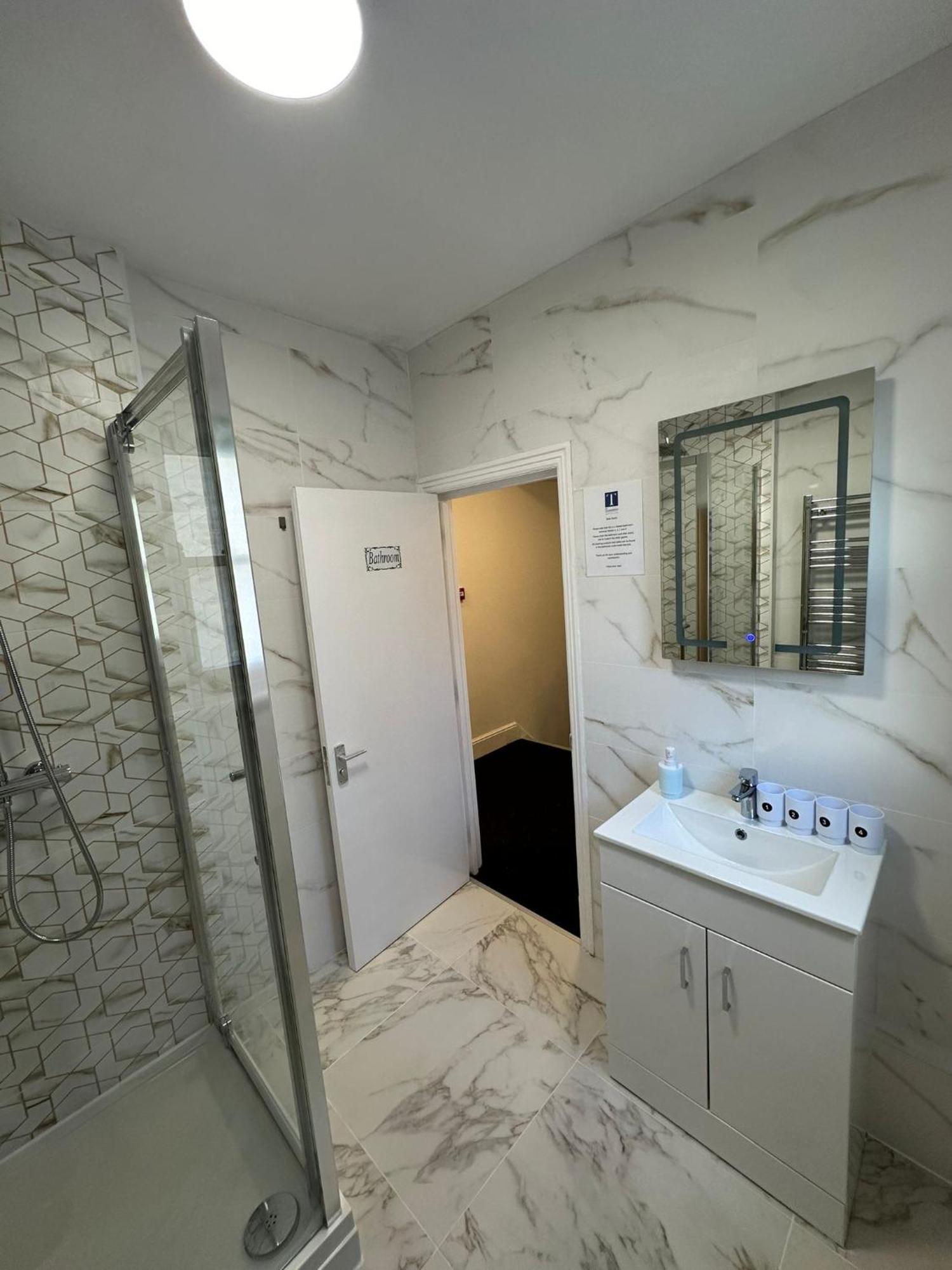 Cambridge Central Rooms - Tas Accommodations Экстерьер фото